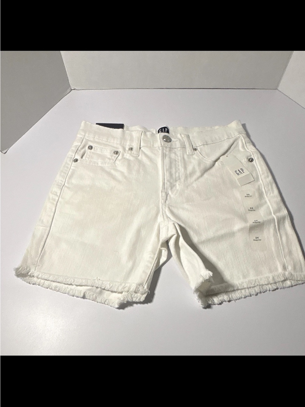 GAP Woman’s White Denim Frayed Hem Shorts